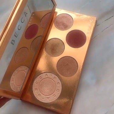 Pop Goes The Glow Champagne Pop Face & Eye Palette  /BECCA/メイクアップキットを使ったクチコミ（2枚目）