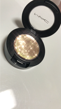 ダズルシャドウ/M・A・C/単色アイシャドウを使ったクチコミ（1枚目）