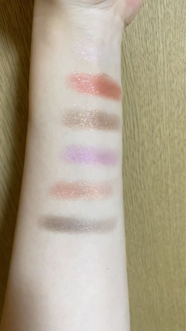 ホリデー アディクション “イリディセント ユーフォリア” EYESHADOW PALLETE L/ADDICTION/メイクアップキットを使ったクチコミ（2枚目）