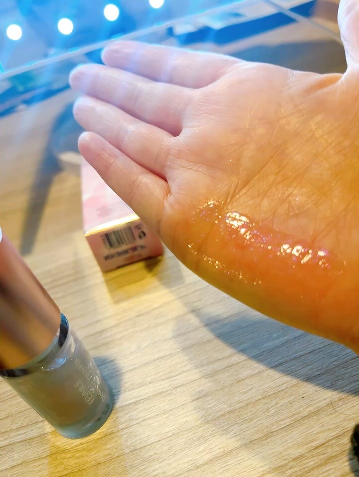 デューイー リッププランパー スパークル/FEMMUE/リッププランパーを使ったクチコミ（3枚目）