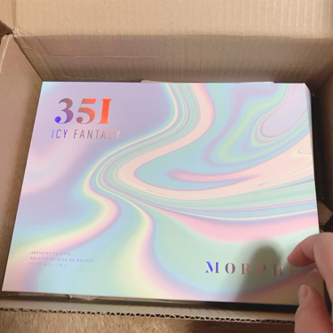 Morphe 35l ICY FANTASYのクチコミ「
Unboxing Haul🥳🥳🥳

今回は開封動画！（開ける時がピークで楽しい）ので共有して.....」（1枚目）