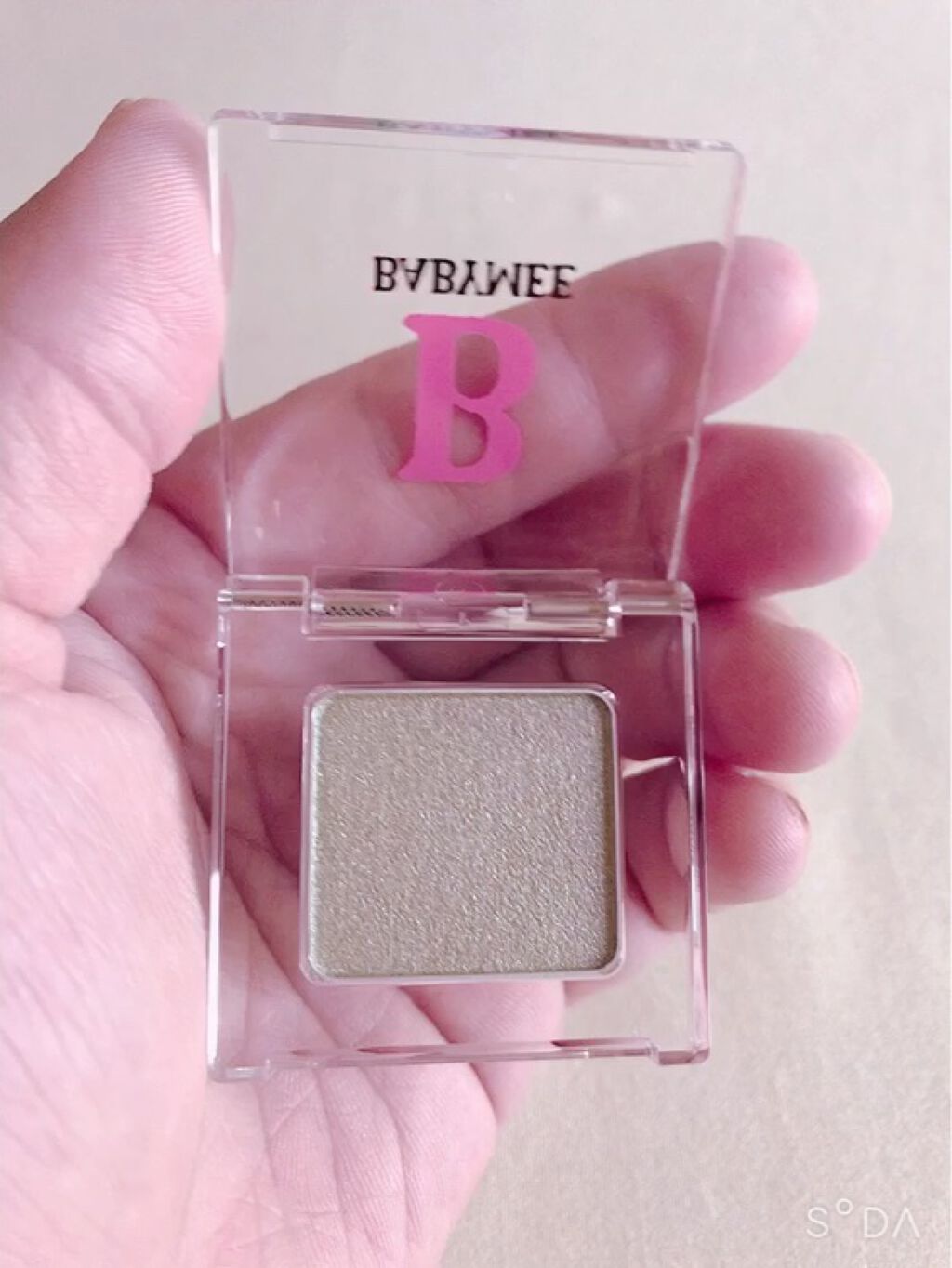 ニュアンスカラー シャドウ pistachio green(WEB限定色)/BABYMEE/単色アイシャドウを使ったクチコミ（3枚目）