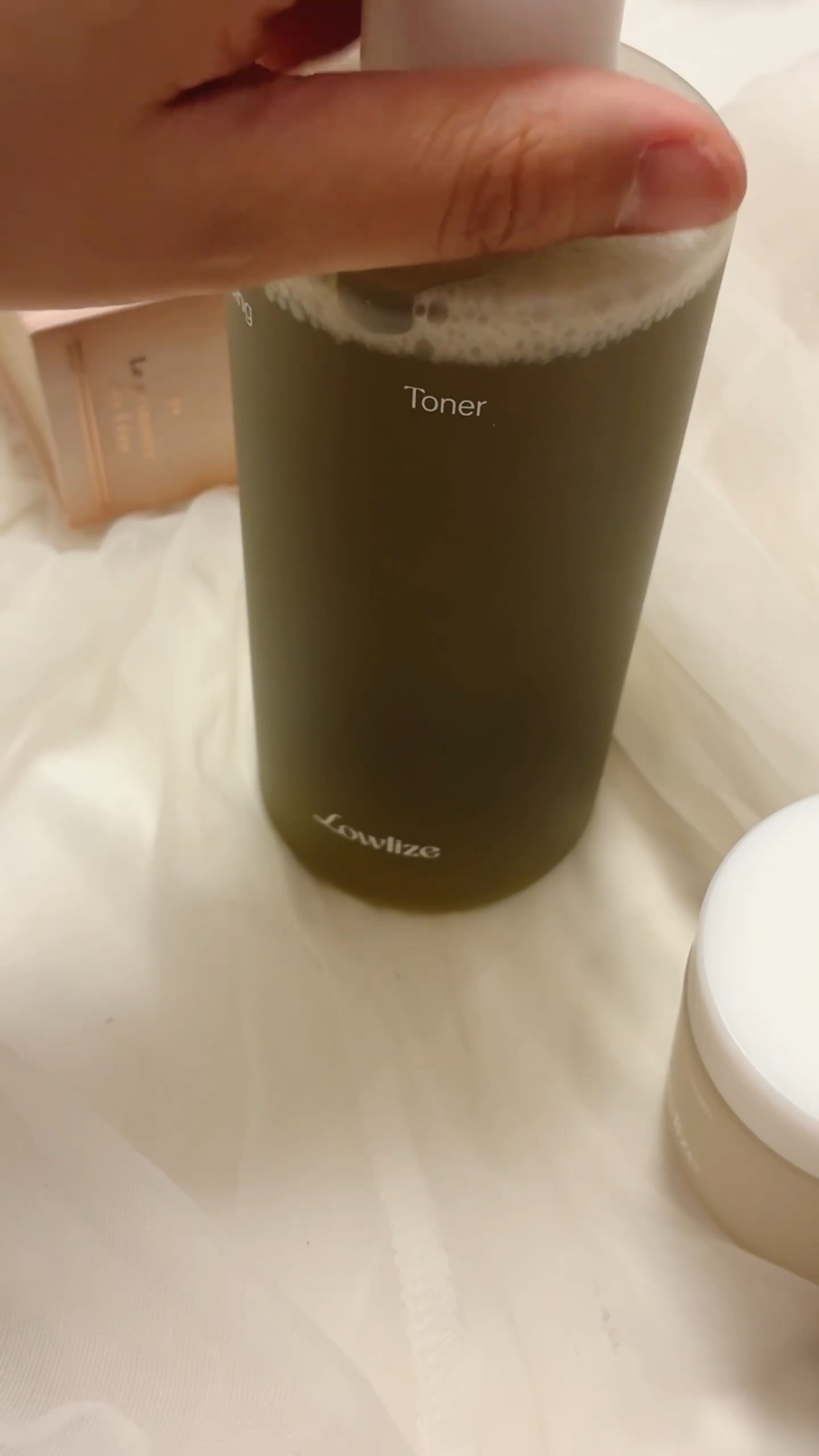 ファーストバランシングトナー/Lowlize/化粧水の人気ショート動画