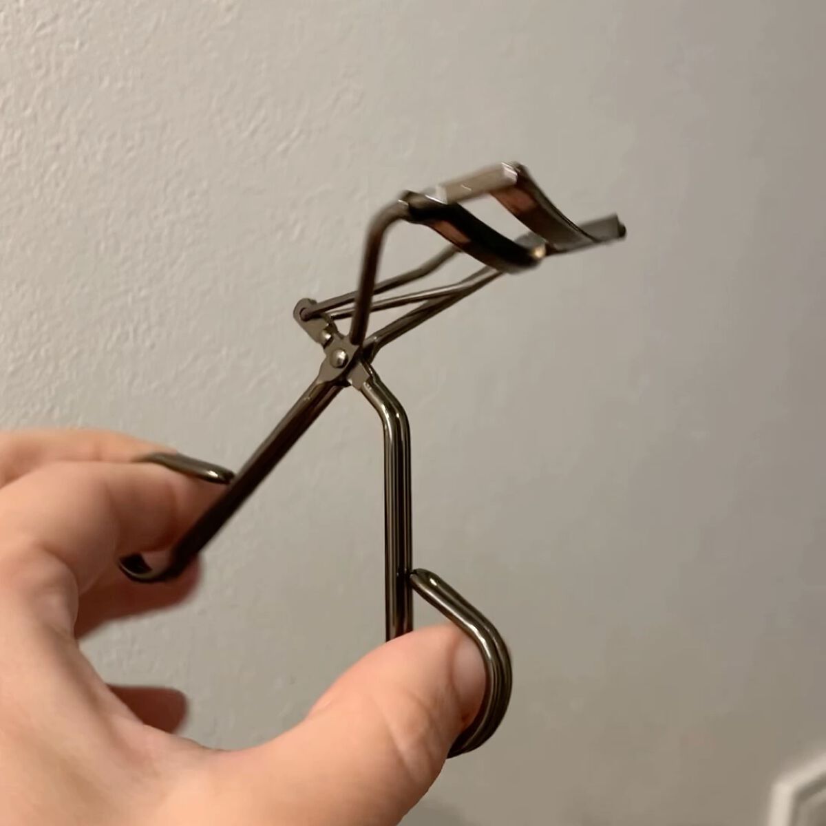 アイラッシュ カーラー/THREE/ビューラーの動画クチコミ2つ目