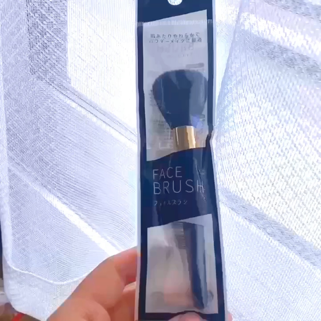 フェイスブラシ/セリア/メイクブラシの動画クチコミ1つ目