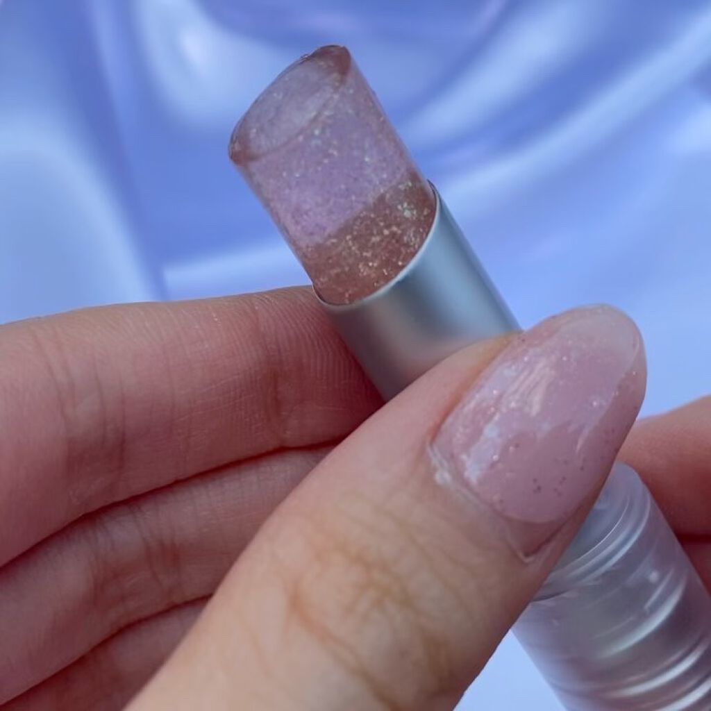 グリッタリーウェブリップバーム/unleashia/リップケアの動画クチコミ4つ目