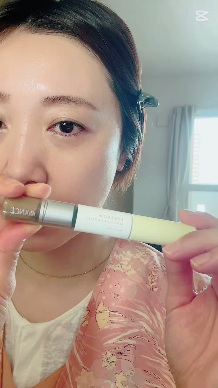 アヴァンセ アイブロウマスカラ＆コート /アヴァンセ/眉マスカラの動画クチコミ1つ目