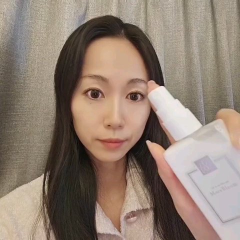 モアブルームオールインワンヘアミスト/MORE BLOOM/アウトバストリートメントの動画クチコミ1つ目