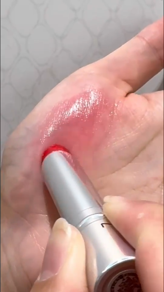 グロー プレイ テンダートーク リップ バーム/M・A・C/リップバームを使ったクチコミ（2枚目）