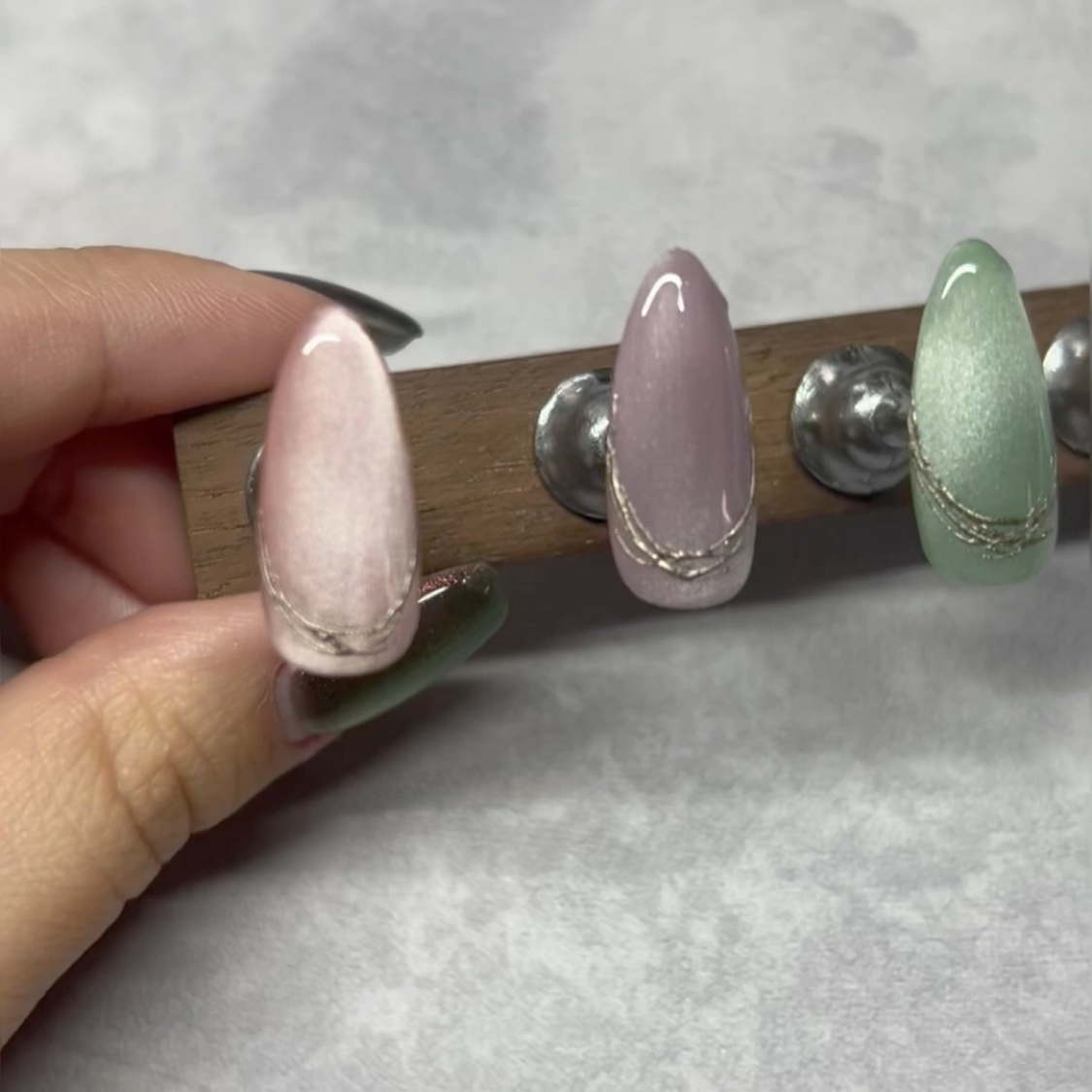 マグネティックアートジェル プレミアムシルキー/mon petit lapin/ジェルネイルの動画クチコミ2つ目