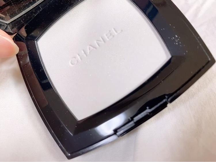 プードゥル ルミエール グラッセ/CHANEL/プレストパウダーを使ったクチコミ（2枚目）
