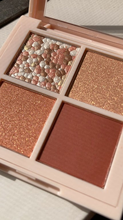 レブロン ダズル アイシャドウ クアッド/REVLON/アイシャドウパレットの人気ショート動画