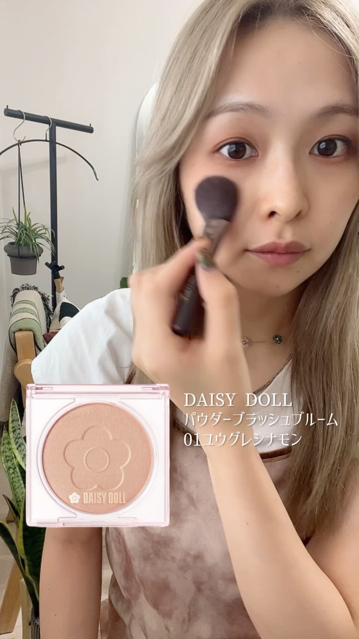 デイジードール パウダー ブラッシュ ブルーム/DAISY DOLL by MARY QUANT/パウダーチークの人気ショート動画
