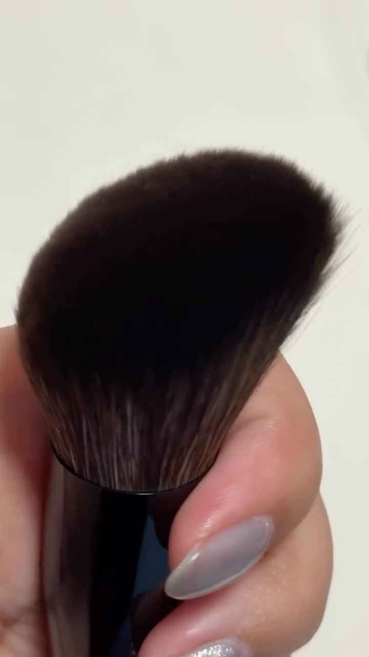 パウダーブラシEX〈アングルド〉/ロージーローザ/メイクブラシの動画クチコミ1つ目