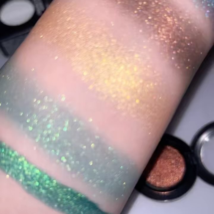 スモール アイシャドウ/M・A・C/単色アイシャドウの動画クチコミ3つ目