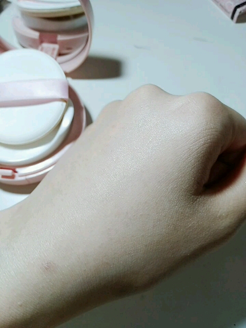 クッションUVパクト/WHOMEE/化粧下地を使ったクチコミ（3枚目）