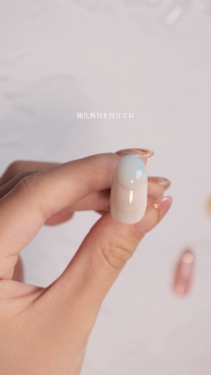 先っちょネイル

爪の先にうすーく塗ってからシアーホワイトでぼかす
その上にもったりジェルを重ねて垂れてる感じに🩷

.
使用カラー

セリア
Milky Blue

ダイソー
シアーホワイト

ベースカラーは
キャンドゥのアイボリーを使