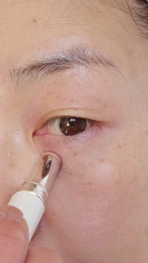 ル ブラン スティック コンシーラー/CHANEL/スティックコンシーラーの動画クチコミ1つ目