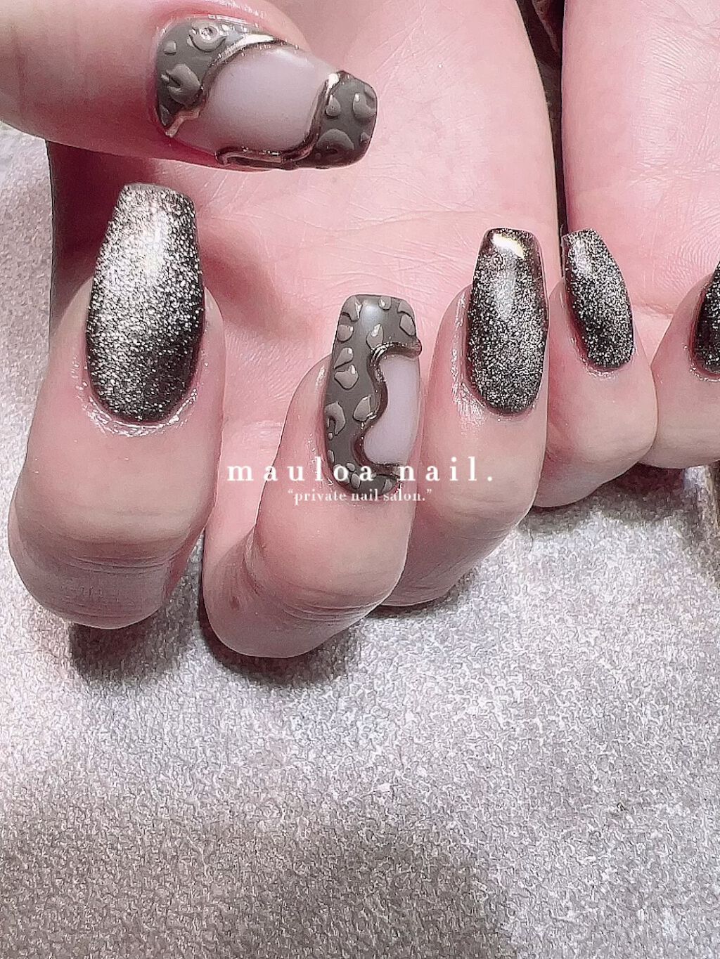 #牛柄ネイル,#ネイル,#アートネイル,#秋ネイル,#ミラーアートネイル,#アニマルネイル,#cow柄ネイル,#オータムネイル,#ジュエリーネイル,#ミラーネイル,#手書きアートネイル,#うねうねネイル,#ブラウンネイル,#リングネイル,#秋ネイル,#天王寺ネイルのネイルデザイン