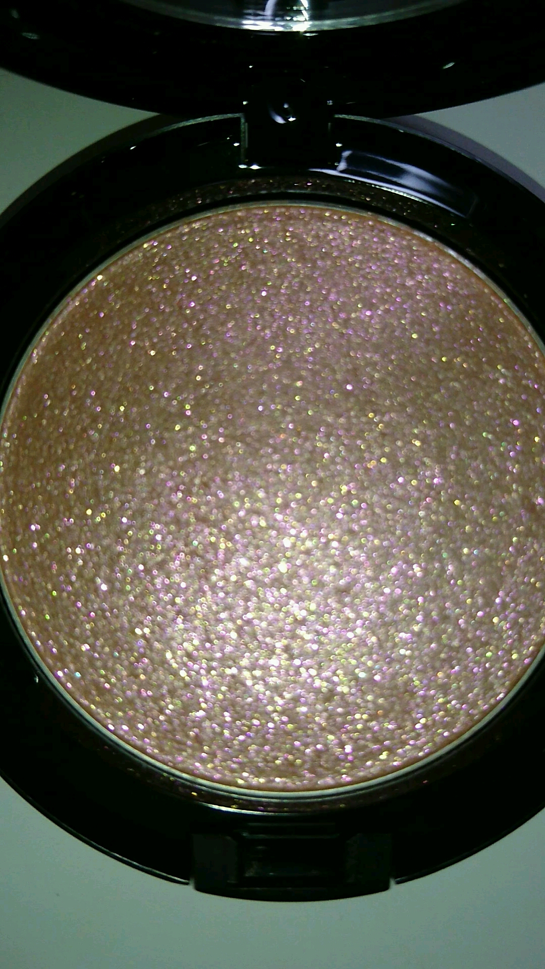 ダズル ハイライター/M・A・C/パウダーハイライトの動画クチコミ4つ目