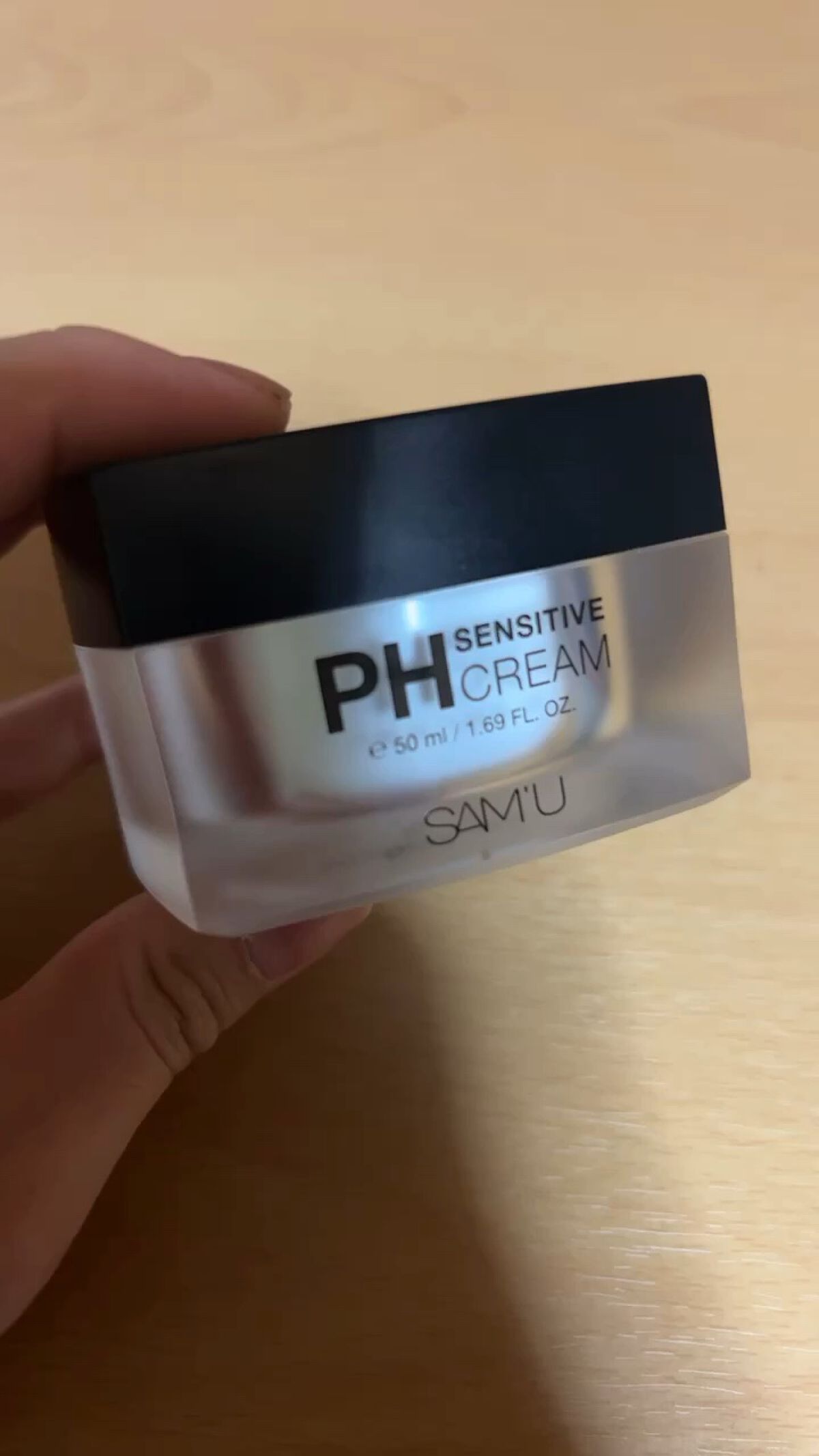 フルスクリーン動画になってなかったので再投稿🥹



店頭でよく、田中みな実さんも使ってます！！！
ってポップが付いてるサミュのクリーム🙋‍♀️

クリームだけど緩めのテクスチャで
乳液よりは硬めって感じでした✋

香りは好きな香りだっ