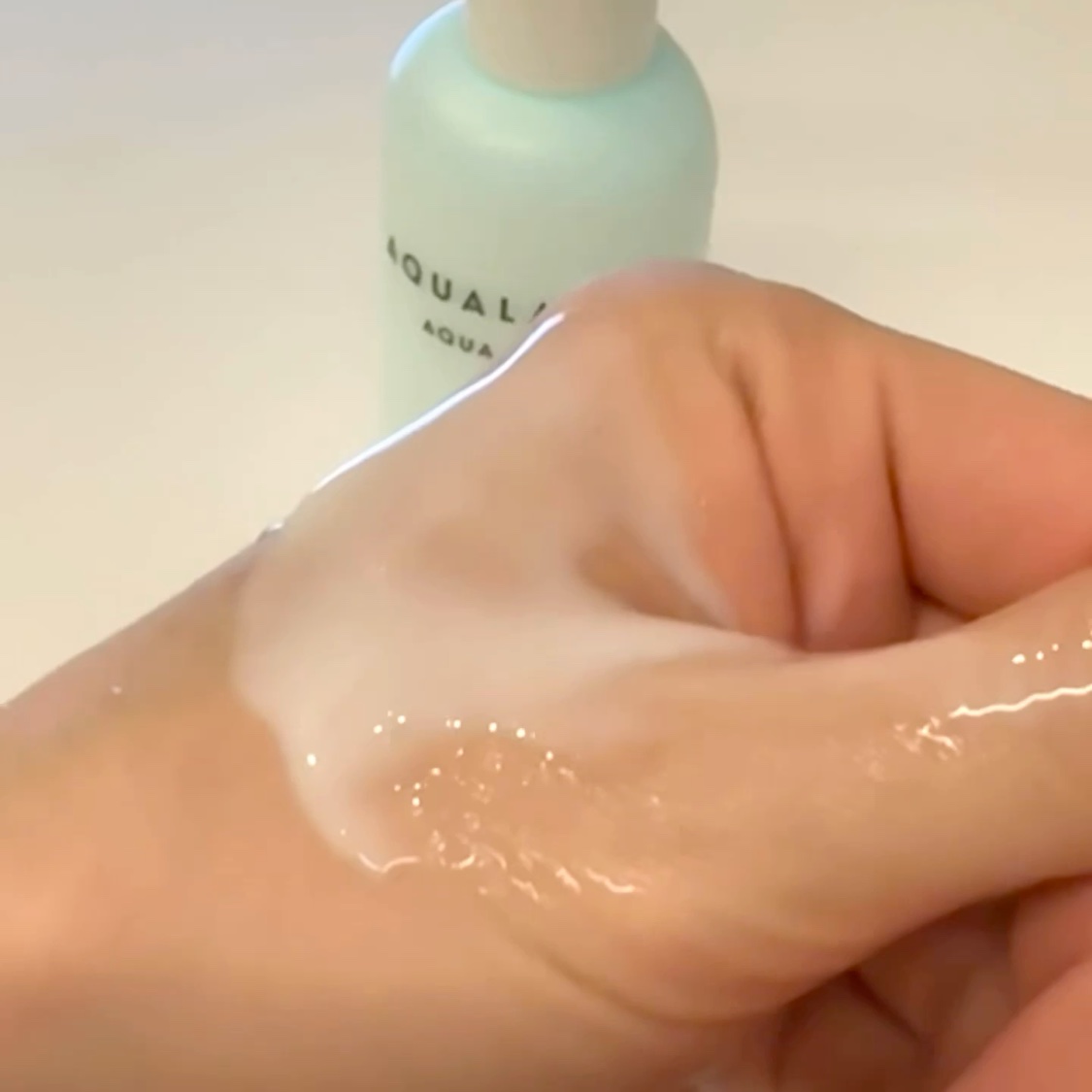 アクアミルク/アクアレーベル/乳液の動画クチコミ4つ目