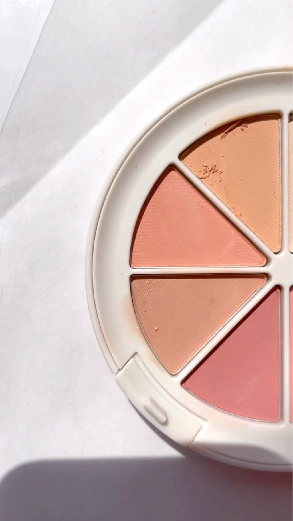 New Level Eyeshadow Palette/Laka/アイシャドウパレットを使ったクチコミ（1枚目）