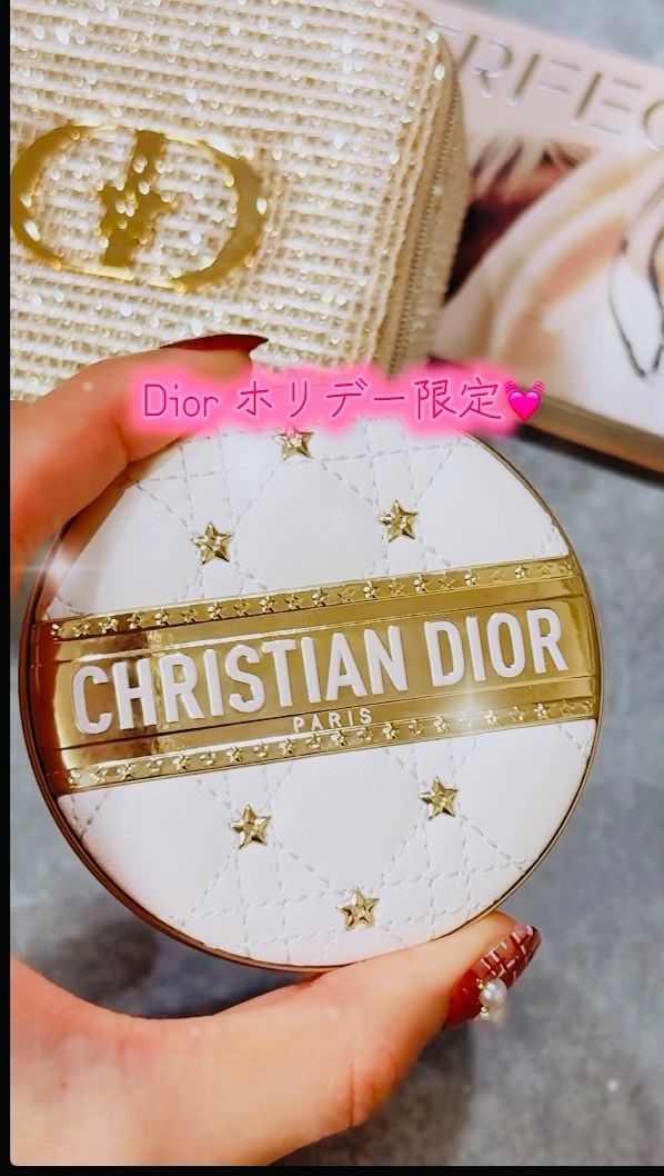 ✨DIOR ディオールスキン フォーエヴァー グロウ ルミナイザー

ホリデー コレクション 2025〈001 DIOR STAR〉

ホリデーだけの特別な輝きを閉じ込めた、DIORの限定ルミナイザー。
001 “DIOR STAR” は、