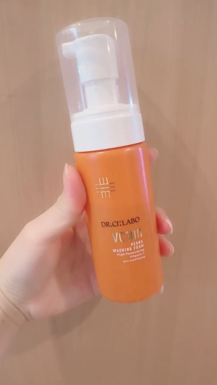 
🧡ドクターシーラボⓇ
VC100KEANAウォッシングフォーム🧡

朝は、泡洗顔派🫧
柔らかい泡で、
つっぱらず、乾燥肌の私でも
使いやすい❤️

ビタミンCとヒアルロン酸配合で、朝からスッキリー☀️

#朝洗顔#泡洗顔#ドクターシ