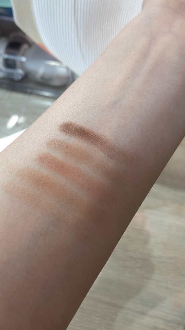 キャンメイク　パーフェクトマルチアイズ　03　アンティークテラコッタ　¥858

お値段以上のクオリティの、オシャレな色味のパレットです！マジで買って良かった。マットなのでアイシャドウにも、眉毛描くのにも、さらには鼻の下の青みを消すのにも大