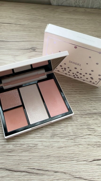 フェイス スタイリスト/SNIDEL BEAUTY/アイシャドウパレットの人気ショート動画