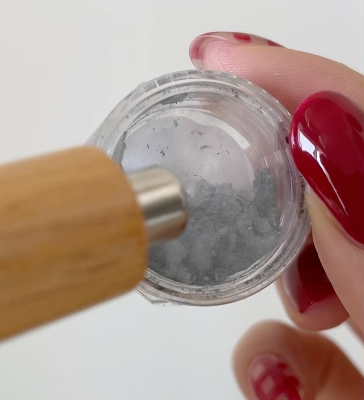 SHINYGEL Mio ポリッシュ型カラージェル/SHINYGEL/ジェルネイルの動画クチコミ4つ目