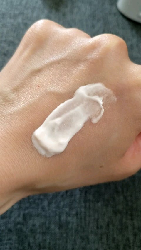 ニベアUV ディープ プロテクト＆ケア トーンアップ エッセンス/ニベア/日焼け止めローションを使ったクチコミ（3枚目）