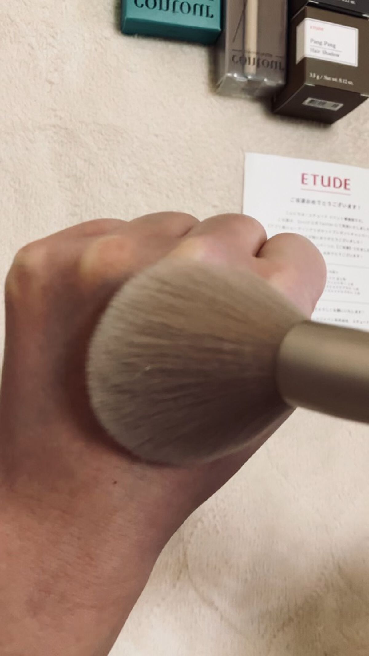 ETUDE コントゥアパウダー フェイスブラシのクチコミ「コントゥアパウダー フェイスブラシ ETUDE

モフモフ具合をシェア💗

おっきめなのでシェ.....」（1枚目）