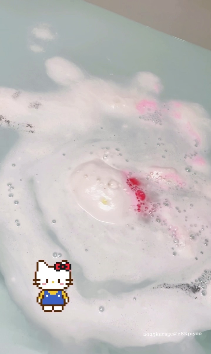 ハローキティ（バスボム）/ラッシュ/炭酸系入浴剤を使ったクチコミ（1枚目）