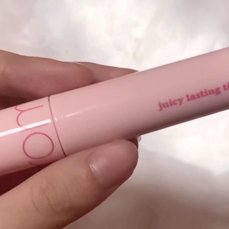 ジューシーラスティングティント/rom&nd/リップティントを使ったクチコミ（2枚目）