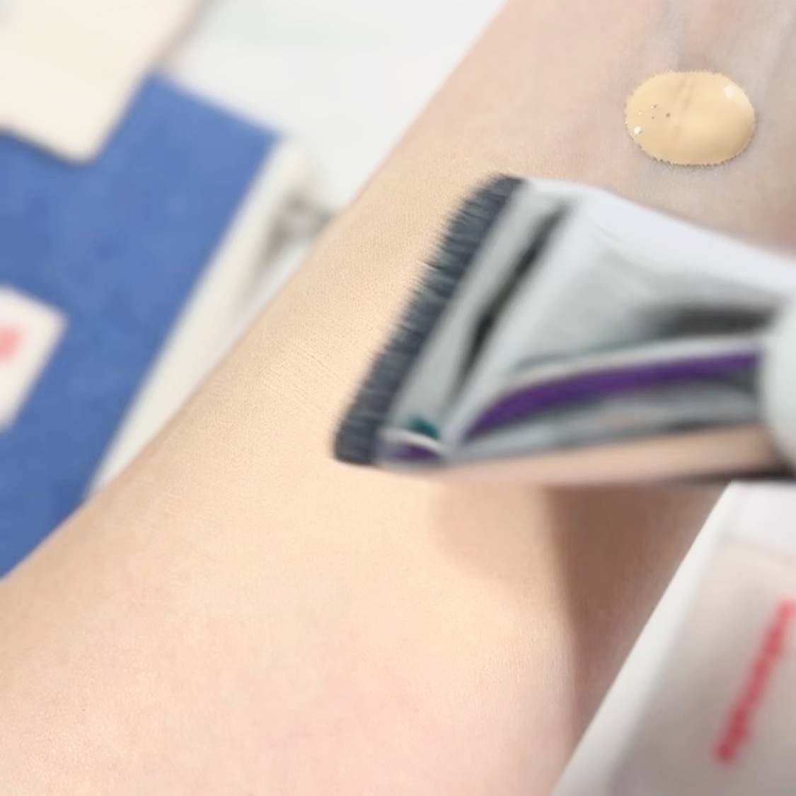 wakemake シームレスウェアファンデーションのクチコミ「WAKE MAKE
シームレスウェアファンデーション/30ml
23ベージュ

スパチュラブラ.....」（2枚目）