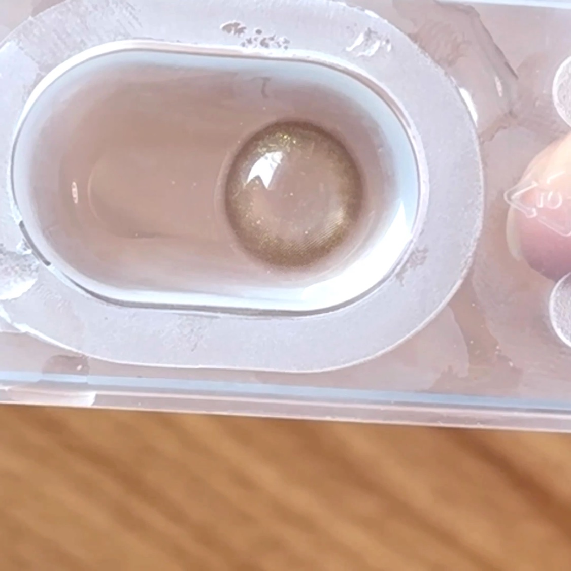 Angie Brown/MANY LENS/カラーコンタクトレンズの動画クチコミ4つ目