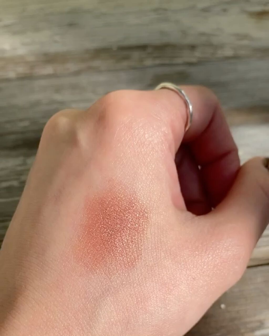 マージングカラーアイズ/LUNASOL/単色アイシャドウの動画クチコミ3つ目