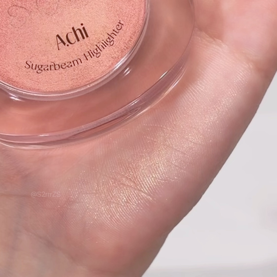 シュガービームハイライター/A.chi/パウダーハイライトを使ったクチコミ（3枚目）