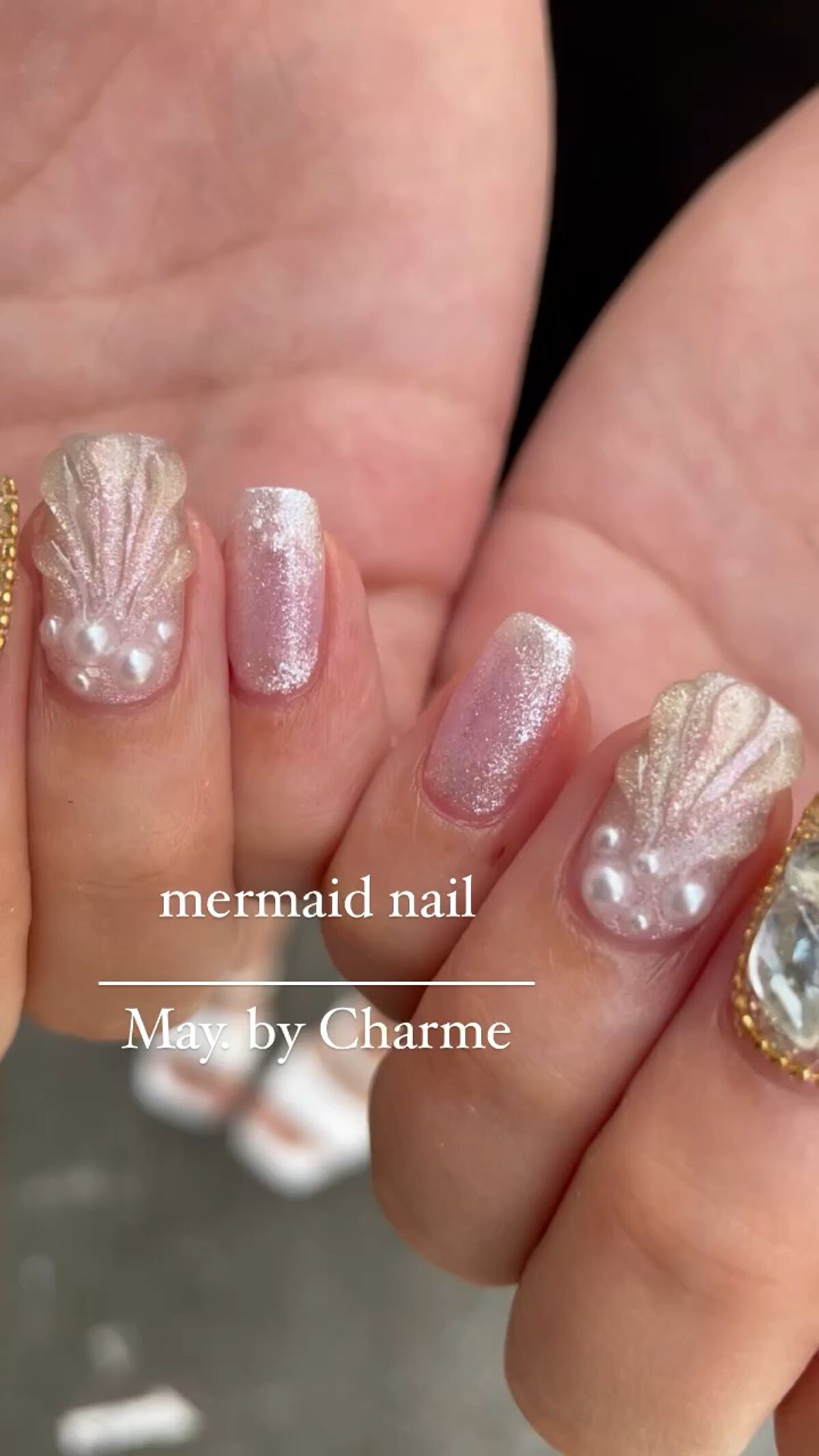 #韓国ネイル,#ぷっくりネイル,#ぷくぷくネイル,#夏ネイル,#ホワイトネイル,#オーロラネイル,#マーメイドネイル,#貝殻ネイル,#ジェルネイル,#しきつめネイル,#敷き詰めネイル,#マグネットネイルのネイルデザイン