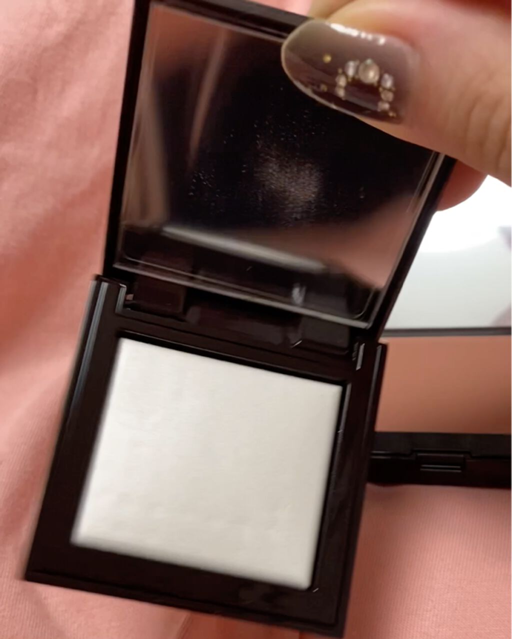 シークレット ブラーリング パウダー フォー アンダー アイズ/ローラ メルシエ/プレストパウダーを使ったクチコミ（2枚目）