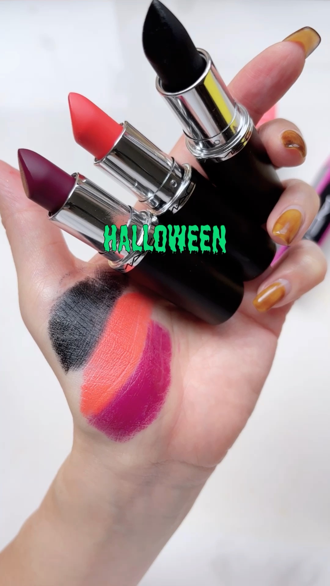 マキシマル スリーク サテン リップスティック/M・A・C/口紅の動画クチコミ1つ目