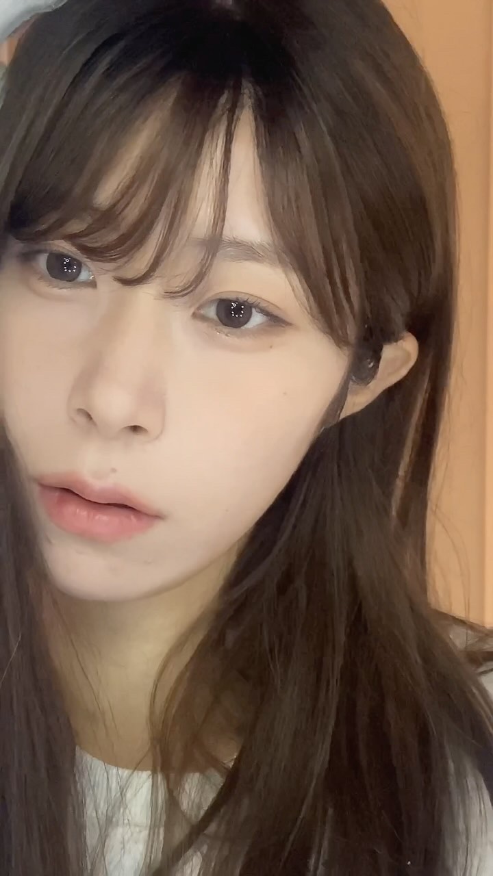 ベージュ系女子メイクしたのに平成っぽくなった💭
.
#ベージュメイク #淡色女子 #メイクアップ #wakemake 