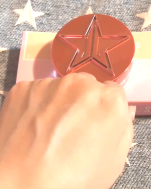 Magic Star Setting Powder/Jeffree Star Cosmetics/ルースパウダーの動画クチコミ1つ目