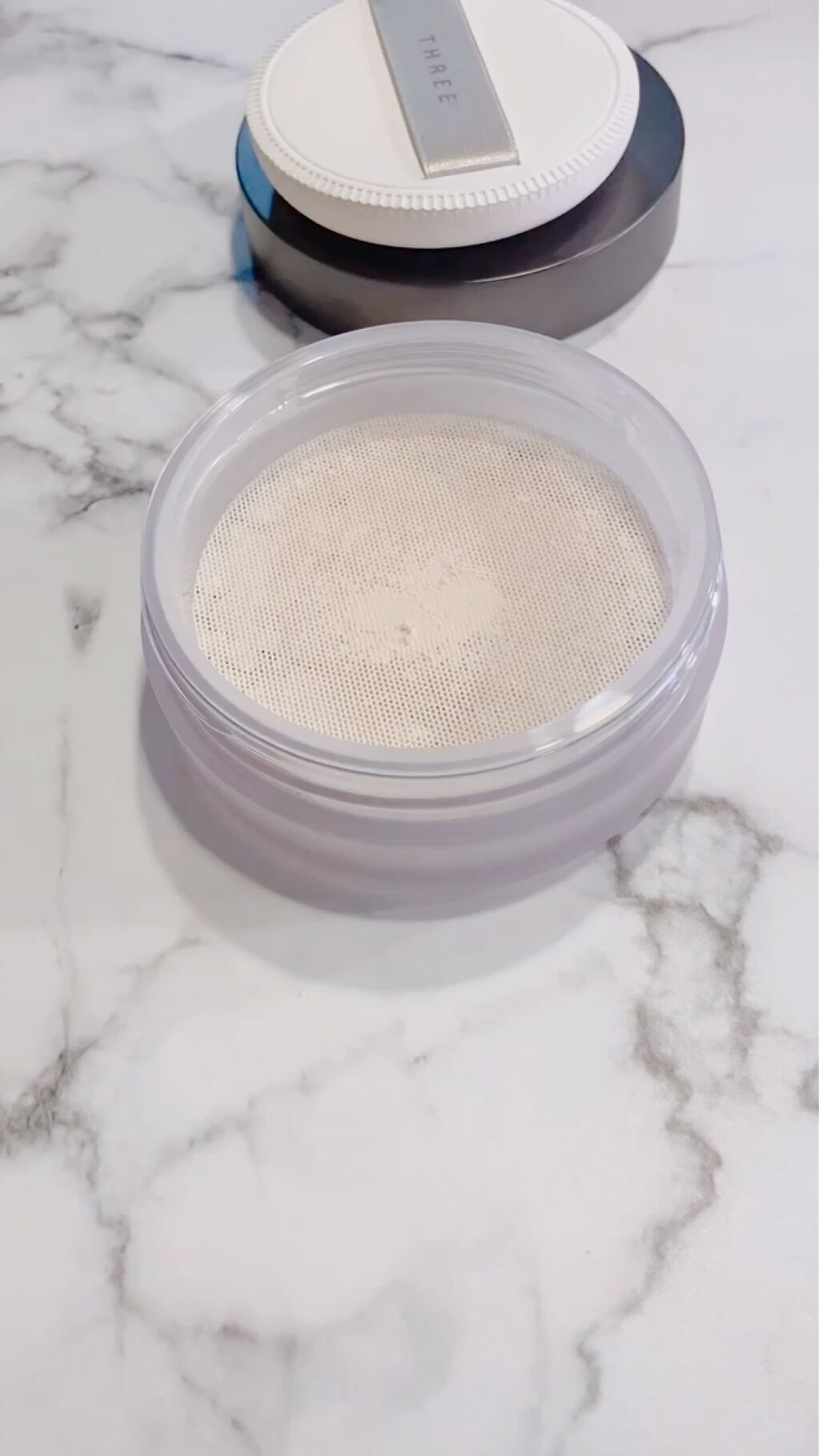 アドバンスドエシリアルスムースオペレーター ルースパウダー/THREE/ルースパウダーを使ったクチコミ（2枚目）