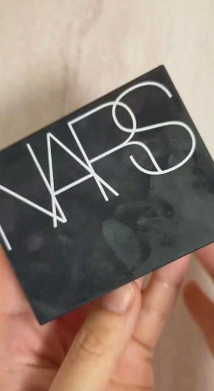 ライトリフレクティングセッティングパウダー プレスト N/NARS/プレストパウダーの人気ショート動画