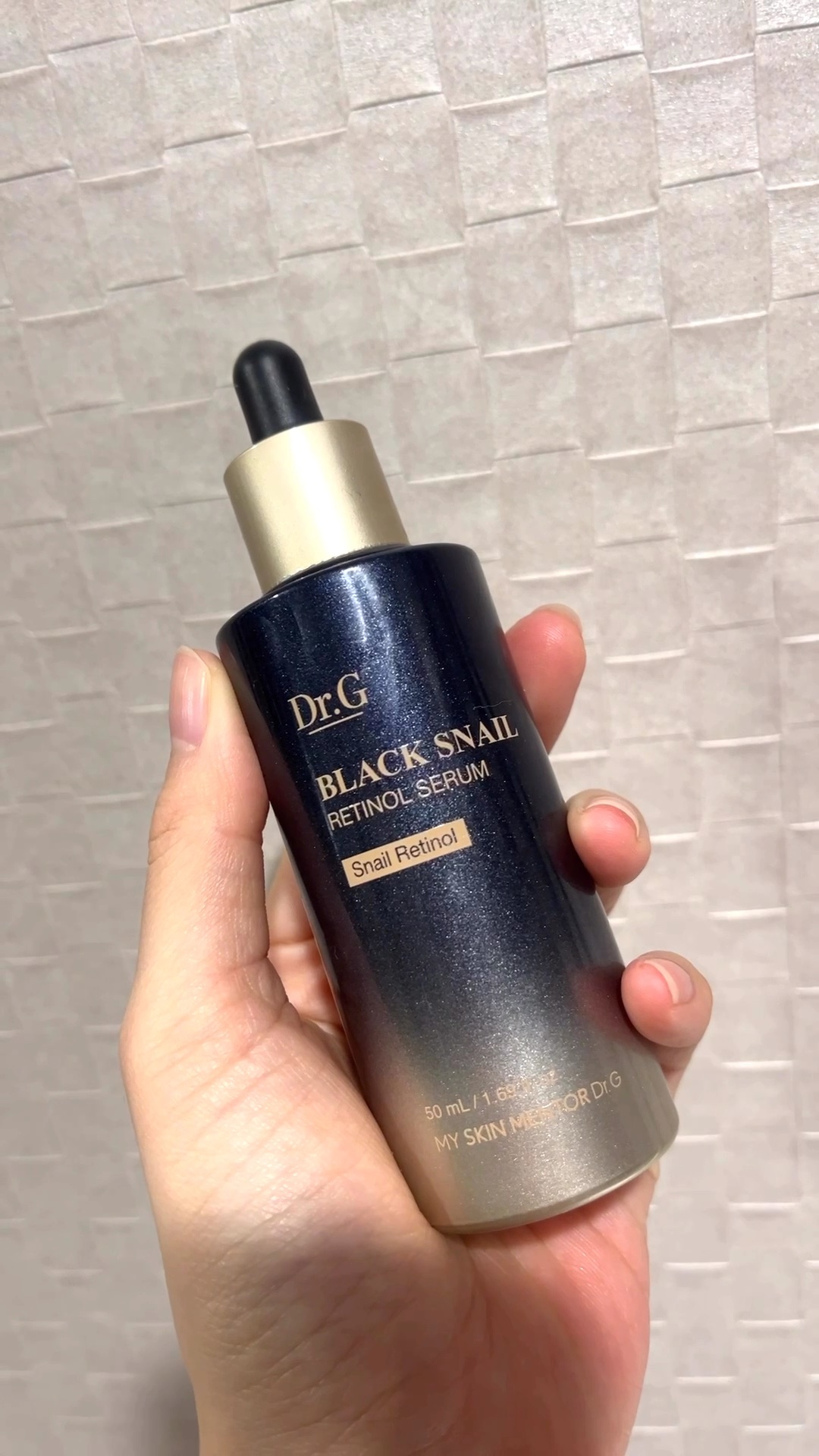 みち😼です。

💫使い切りレビュー
【Dr.G】ブラックスネイルレチノールセラム


✔︎ Dr.Gの独自成分、ブラックスネイルレチノール
✔︎ 肌のキメを整える
✔︎ 弾力やたるみのケア
✔︎ 気になる毛穴や小じわなどにもアプローチ
