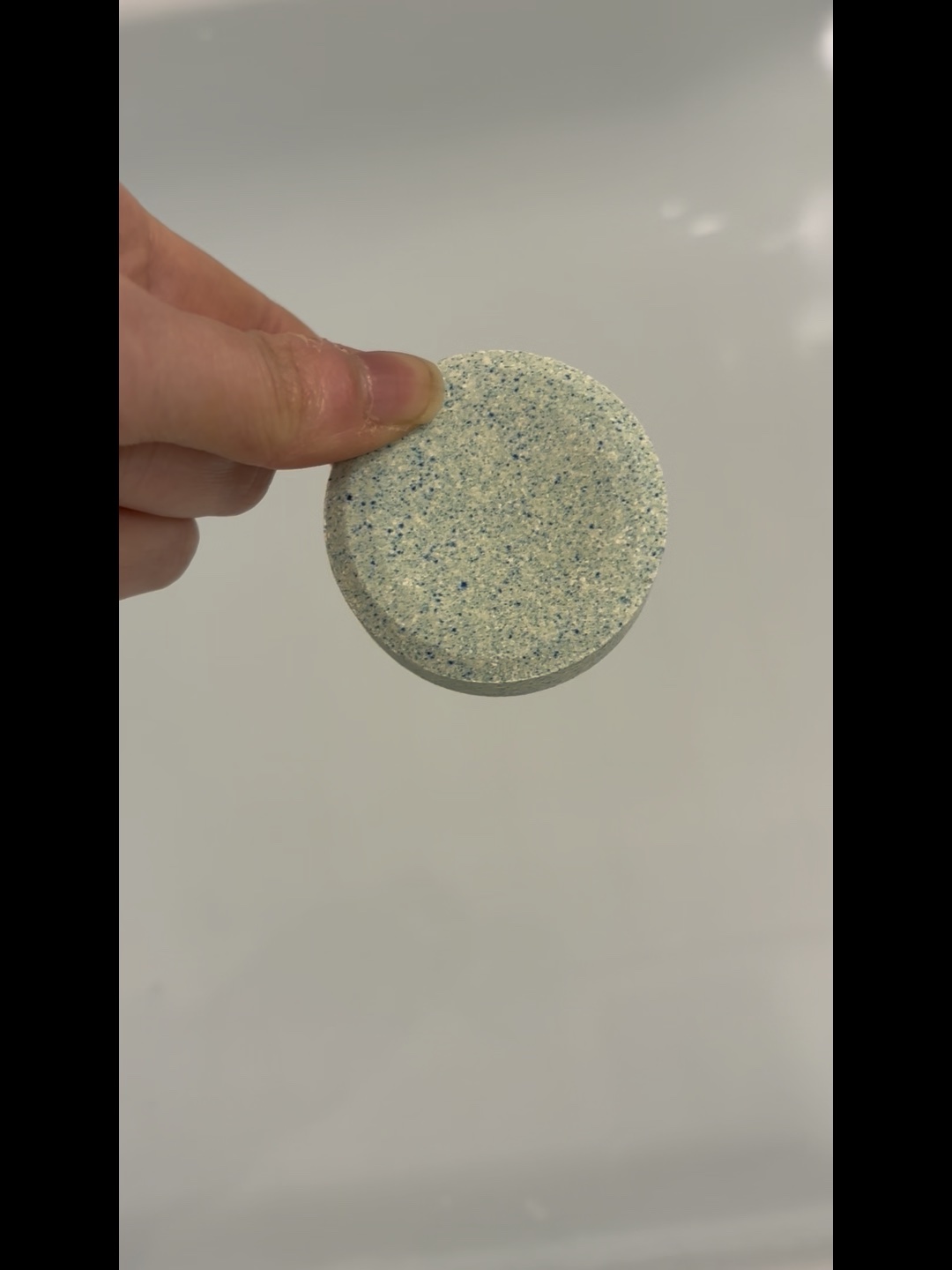 バスリフレ 浴用発泡入浴剤/ライオンケミカル/炭酸系入浴剤の動画クチコミ1つ目