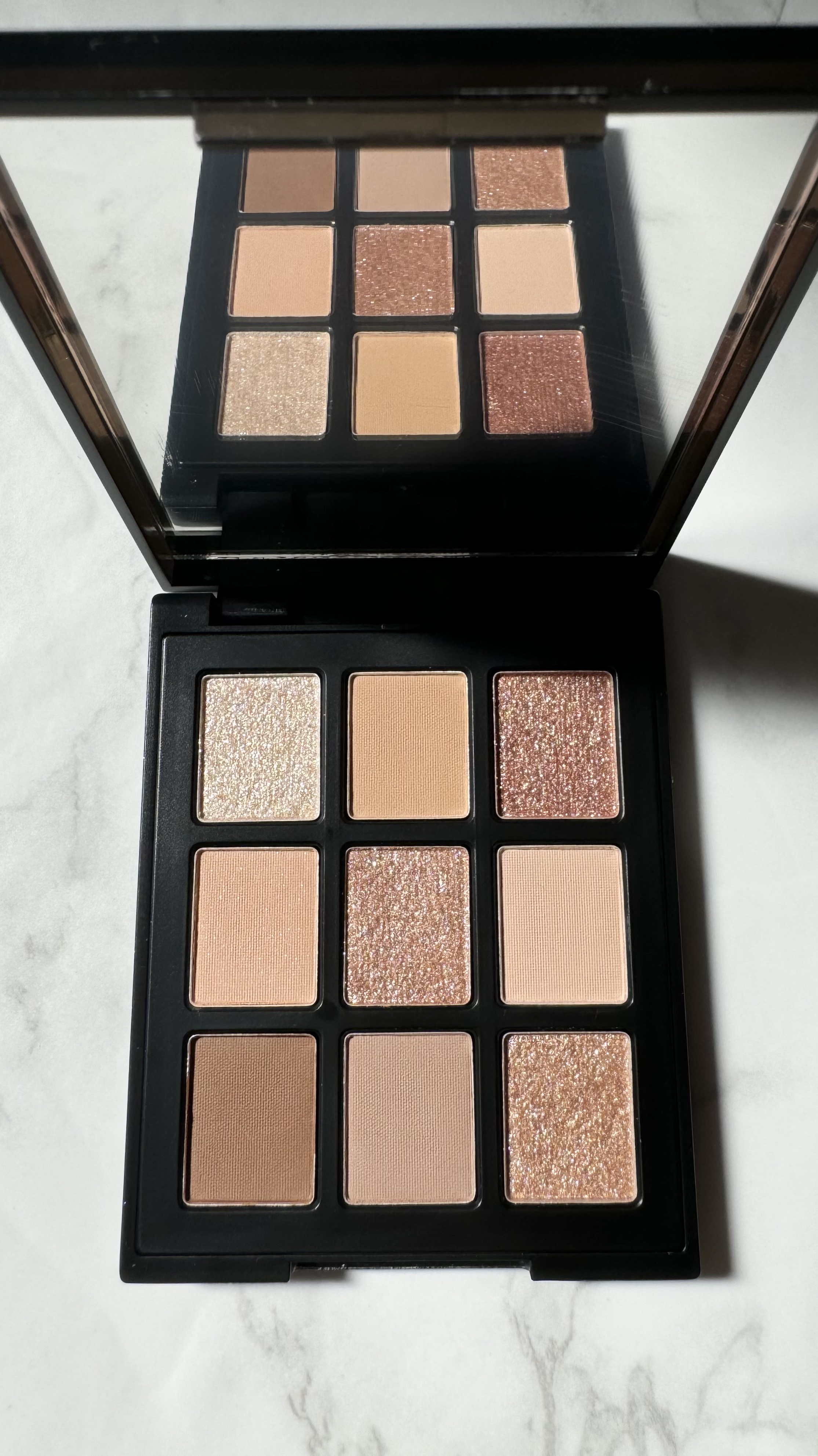 エトワルローズ 9色アイシャドウ/Étoile Rose/アイシャドウパレットの動画クチコミ1つ目